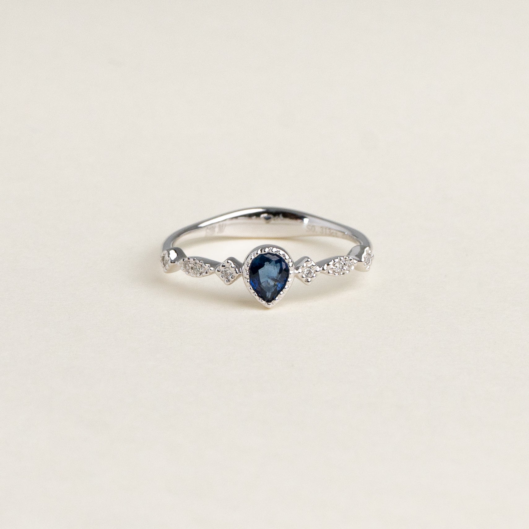 DROP SAPPHIRE RING