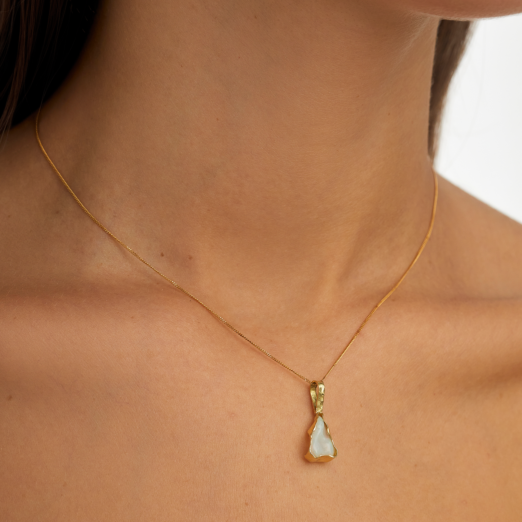 WHITE OPAL PENDANT