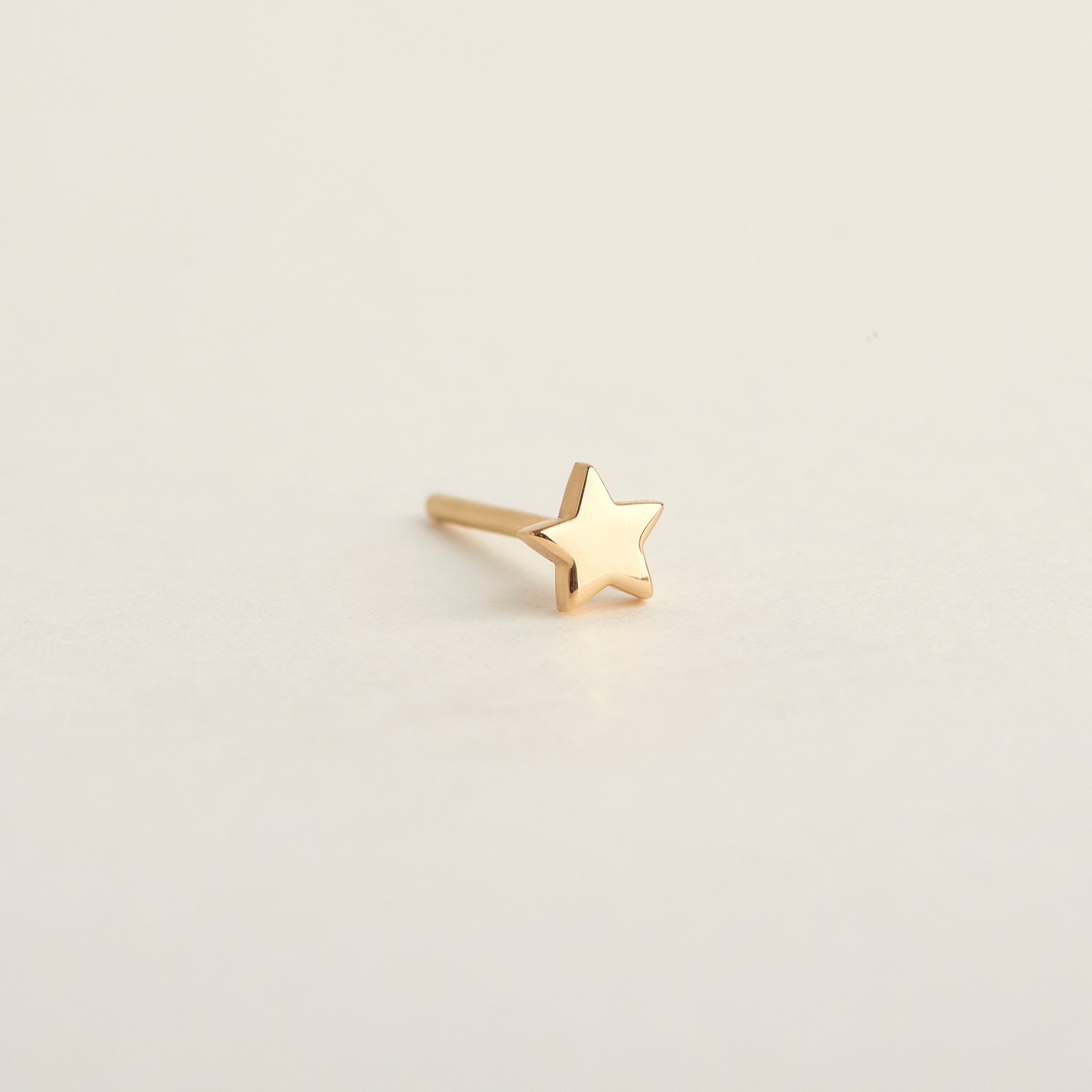SOLID STAR STUD