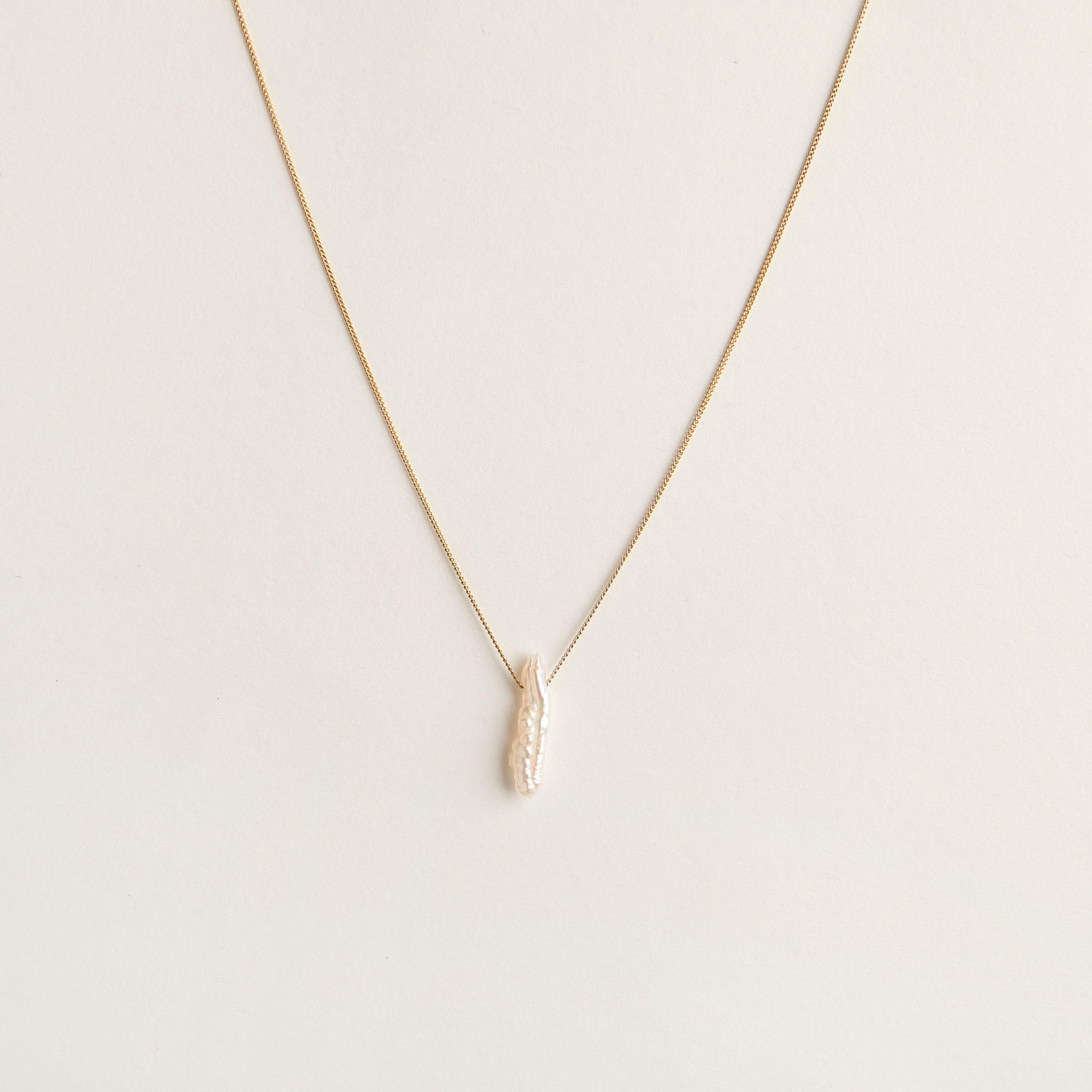 UNIQUE PEARL NECKLACE